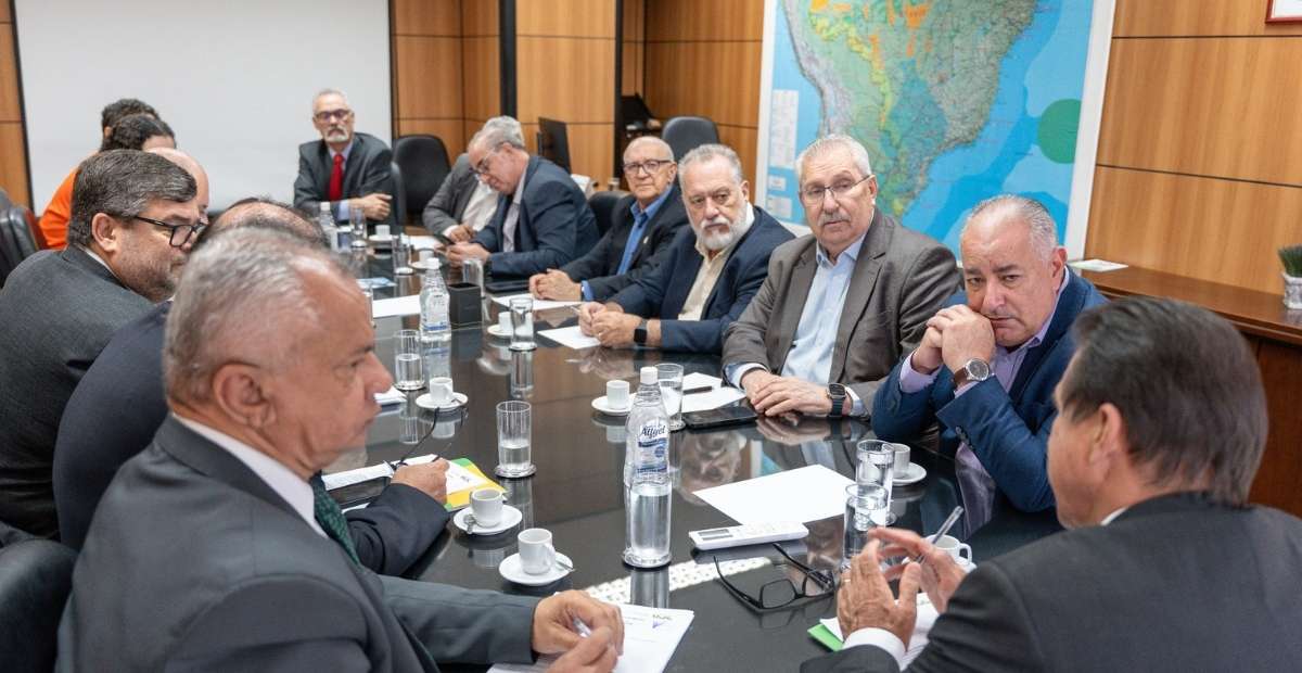 Líderes sindicais debatem e-consignado com ministro do Trabalho