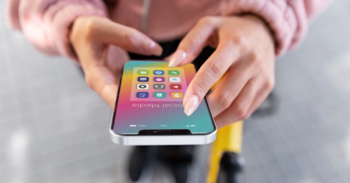 Derrota - O TRF-1 manteve decisão do Cade que obriga a Apple a permitir a instalação de outras lojas de aplicativos dispositivos iOS.