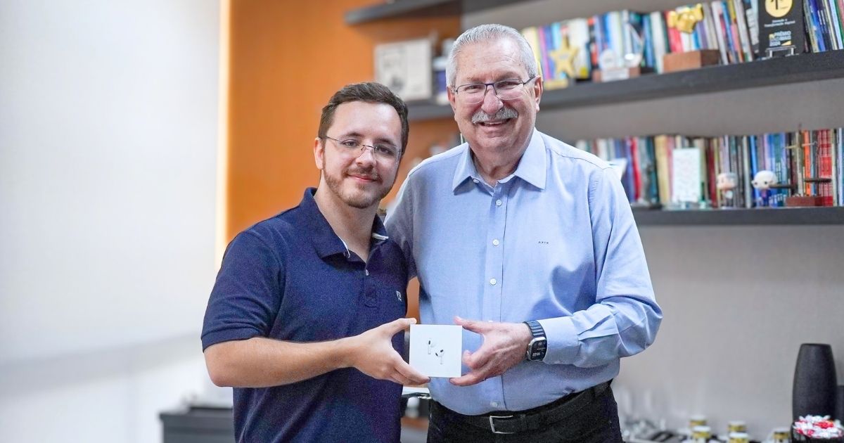 Associado do Sindpd recebe Airpod que ganhou no Show de Prêmios