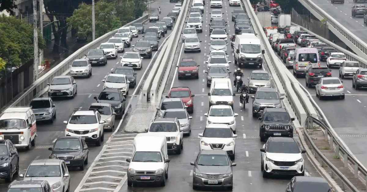 Levantamento aponta que o congestionamento na cidade de São Paulo aumentou 8% entre janeiro e abril de 2025.