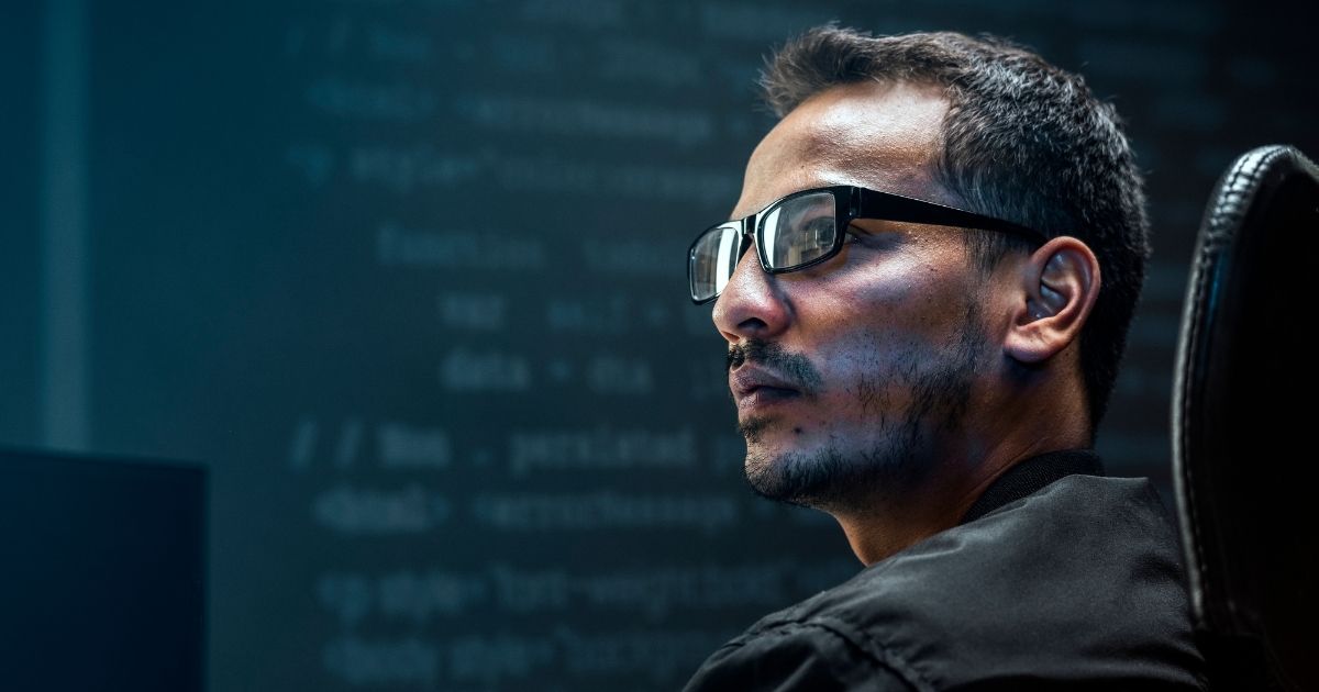 O estudo “Empregos dos Sonhos ao Redor do Mundo”, feito pela Online Currículo (career.io) aponta que a profissão ‘hacker’ está entre as 10 mais pesquisadas por brasileiros em plataformas digitais.