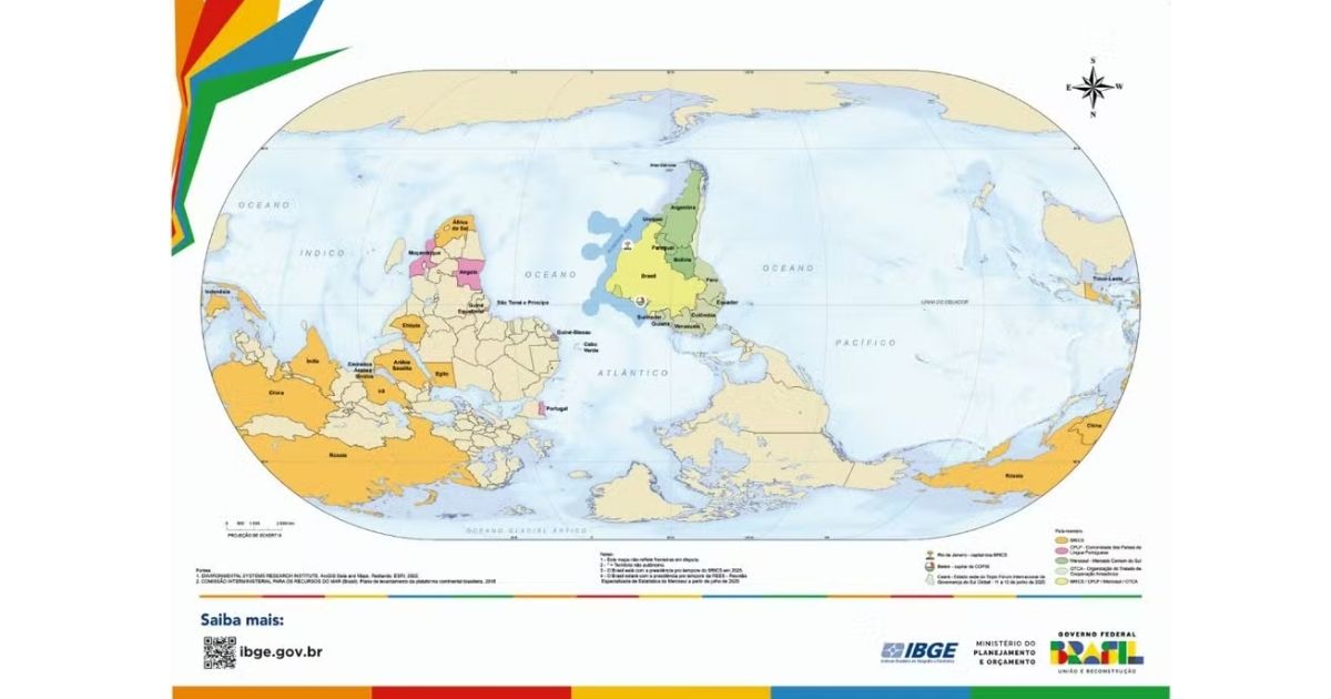 No novo mapa do IBGE, os países do hemisfério sul aparecem na parte de cima, com o Brasil no centro da imagem.