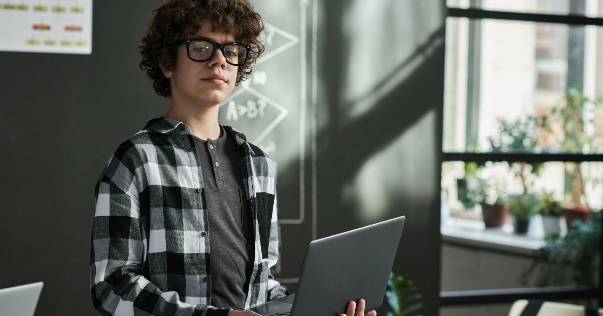 10 mil vagas - O MCTI anunciou o Programa Bolsa Futuro Digital, iniciativa que visa qualificar desenvolvedores de software.