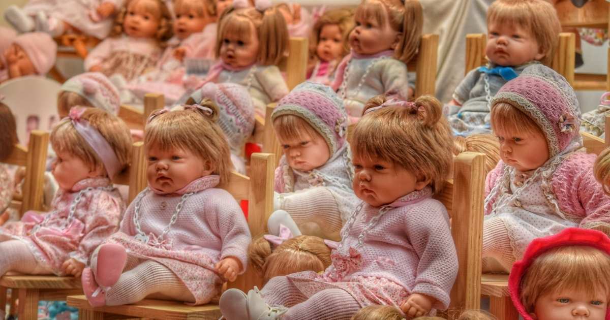 Câmara dos Deputados - Projeto de lei prevê multa para quem utilizar bebês reborn para furar filas ou obter qualquer vantagem.