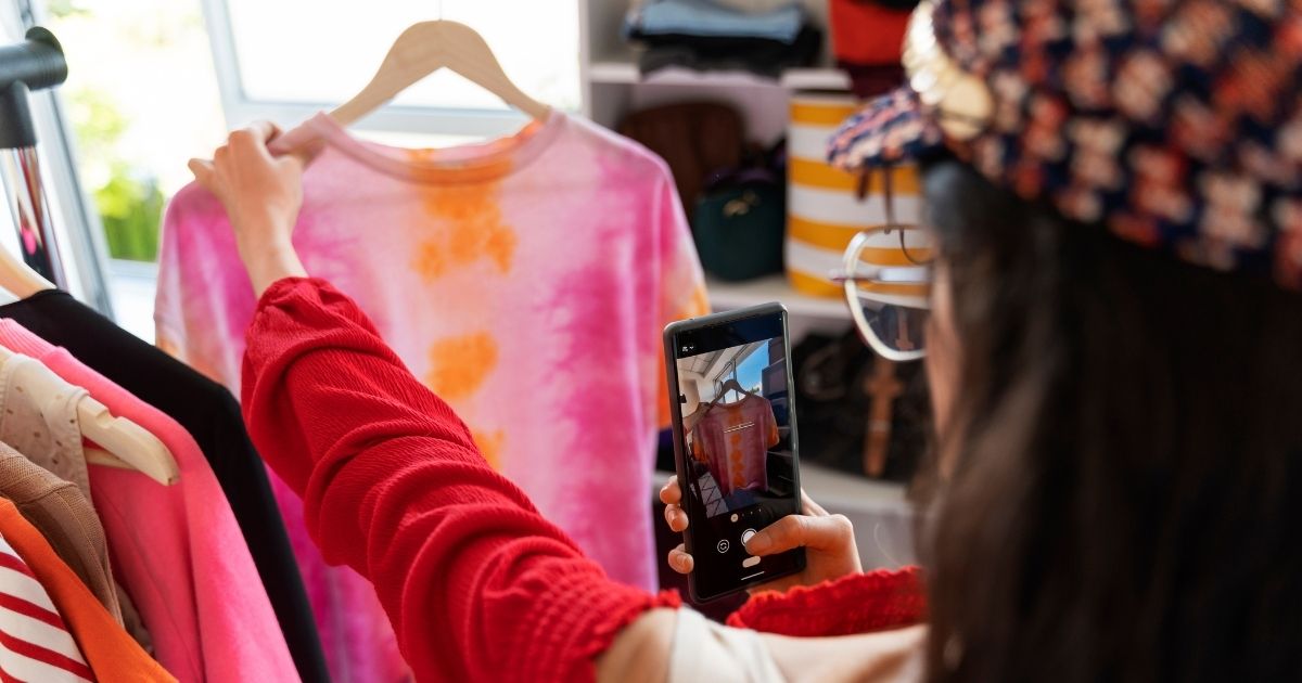 Plataformas como TikTok e Instagram deixaram de ser apenas espaços de divulgação e se tornaram aliadas estratégicas para aumentar as vendas.