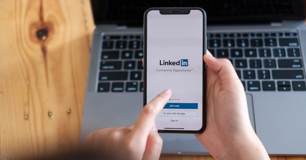 O avanço da IA já impacta diretamente o mercado de trabalho, afirma o diretor-geral do LinkedIn para América Latina e África, Milton Beck.