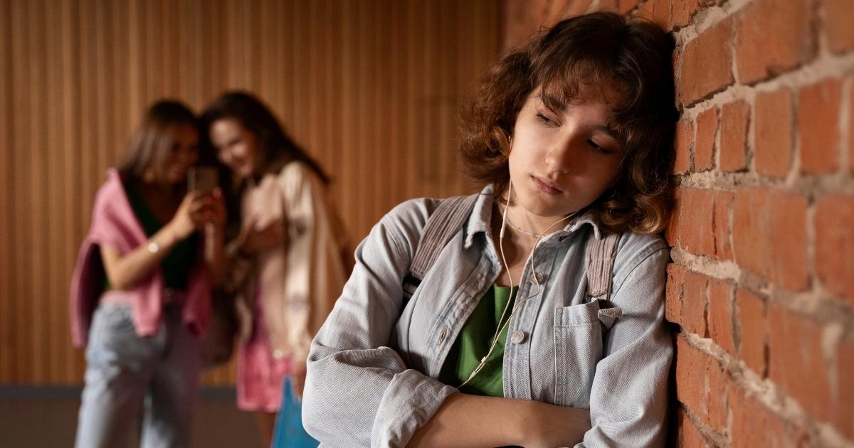 Estudo identificou "correlação perturbadora" entre deterioração da saúde mental infantil e uso excessivo das redes sociais.