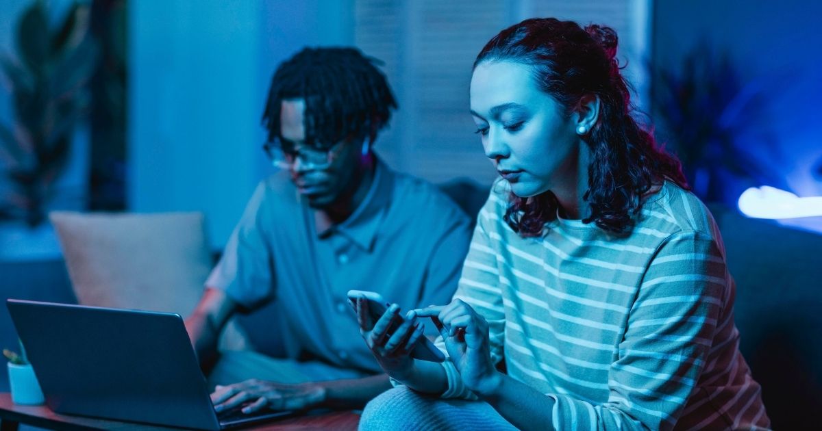 Mais de três em cada quatro jovens da Geração Z já utilizam a inteligência artificial em suas rotinas pessoais e profissionais.