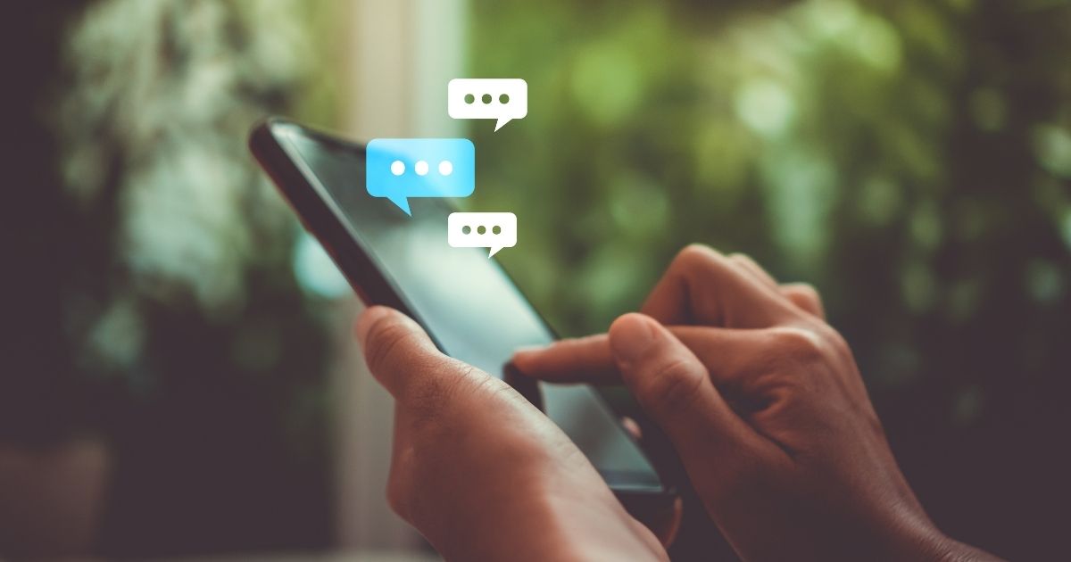 O WhatsApp começou a liberar, nos Estados Unidos, uma nova funcionalidade que resume conversas com o uso de inteligência artificial.