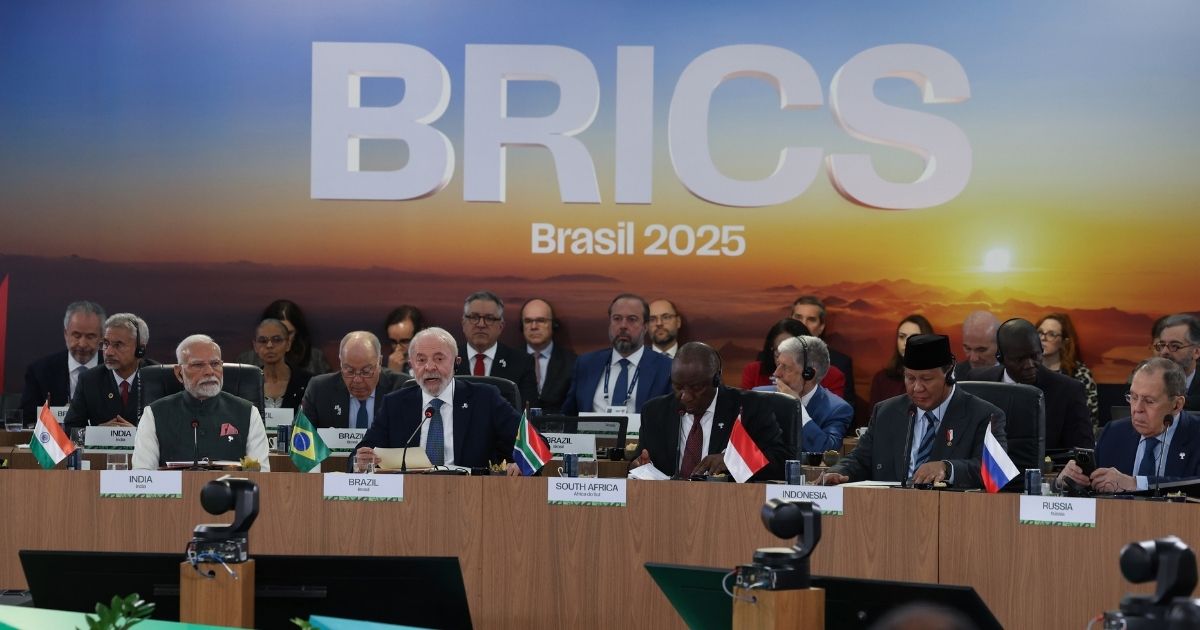 Em contraponto às ameaças do governo Trump, declaração do BRICS defende a soberania digital da maioria global.