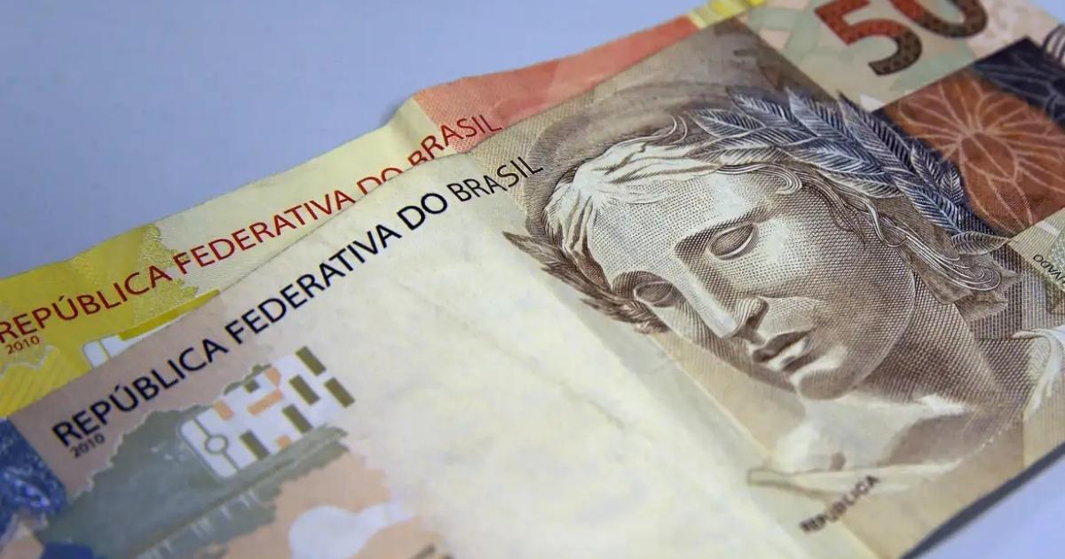 Cerca de 3,8 milhões de trabalhadores com carteira assinada já podem sacar o abono salarial PIS/Pasep 2025 referente ao ano-base 2023.