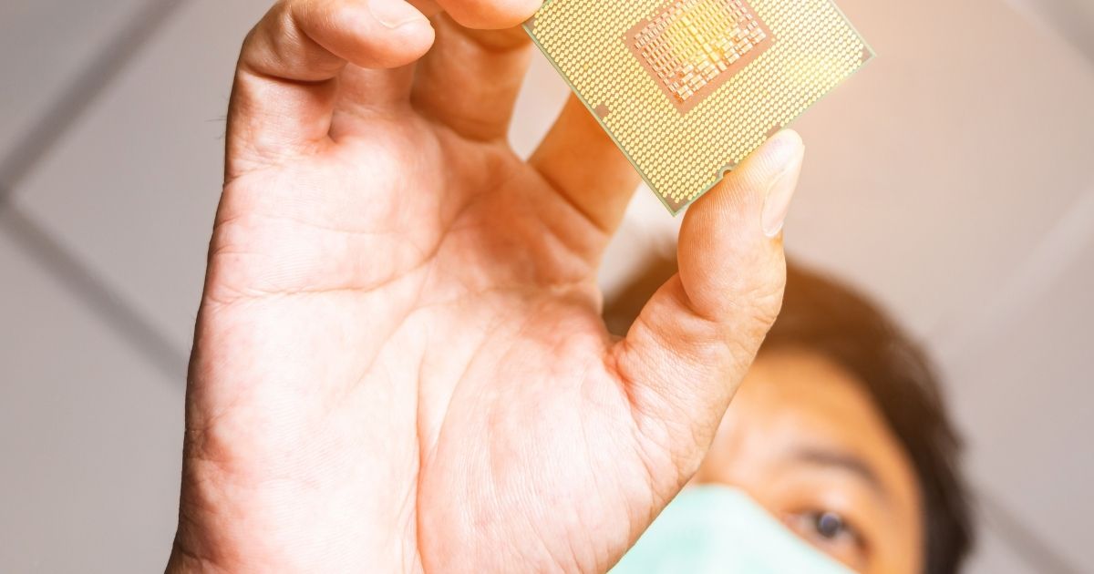 Após receber autorização para retomar a venda de seus chips, a Nvidia agora enfrenta uma investigação por parte das autoridades chinesas.