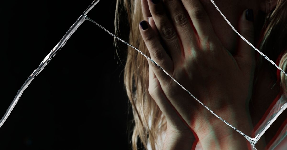 Nos últimos dois anos, avanços em tecnologias de IA facilitaram a criação de imagens e vídeos com conteúdo sexual envolvendo crianças.