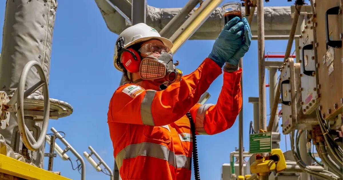 O governo brasileiro avalia a adoção de medidas para preservação de empregos como resposta ao risco de aplicação de tarifas pelos EUA.