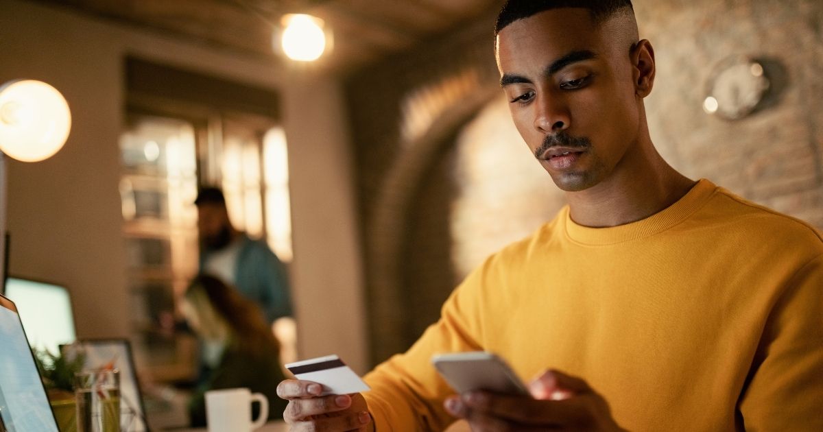 Entre os jovens de 16 a 24 anos, 31% têm conta exclusivamente em bancos digitais e 14% mantêm apenas contas em instituições tradicionais.