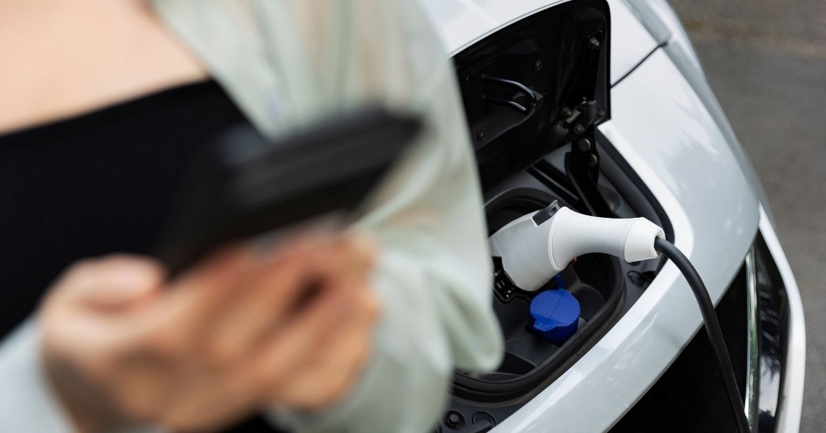Após um ano e três meses de discussões, está prestes a ser anunciada a norma que estabelece critérios para a recarga de veículos elétricos.