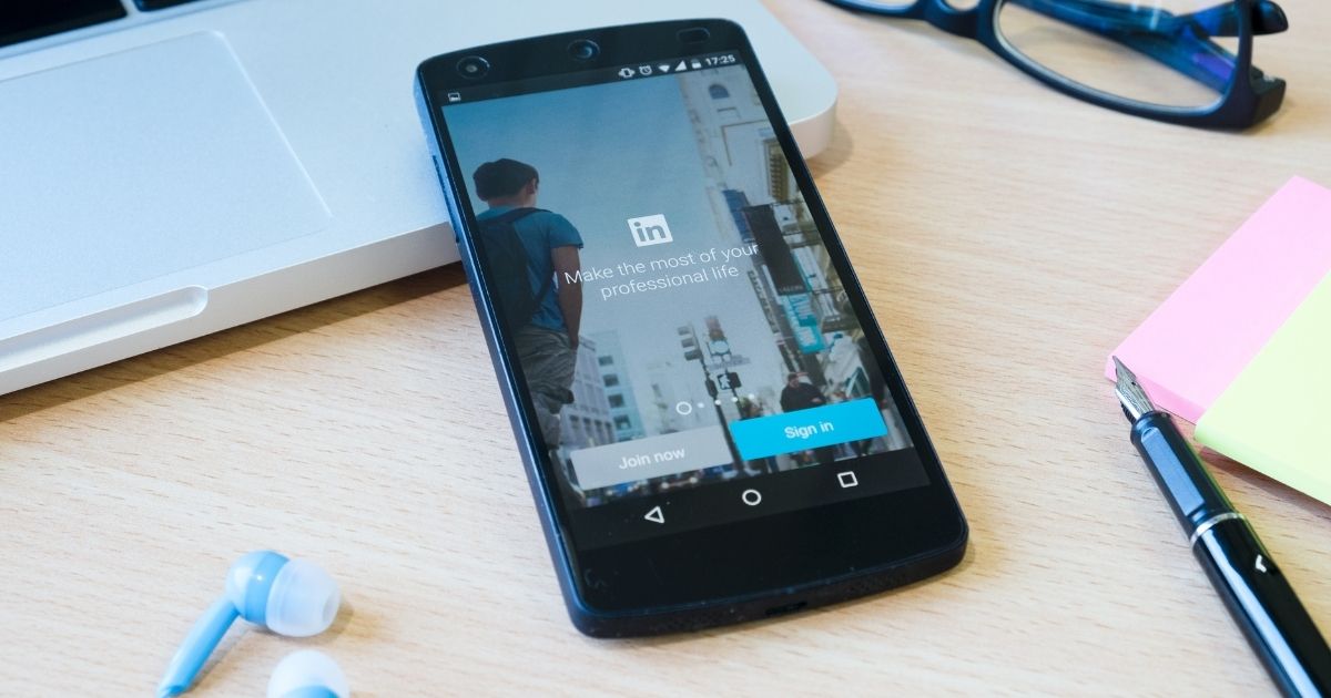 Os criminosos se passam por recrutadores no LinkedIn e abordam desenvolvedores com vagas aparentemente legítimas.