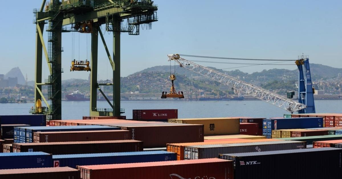 Tarifaço - Uma possível retaliação do governo brasileiro às tarifas de 50% anunciadas pelos EUA pode afetar o setor de tecnologia nacional.