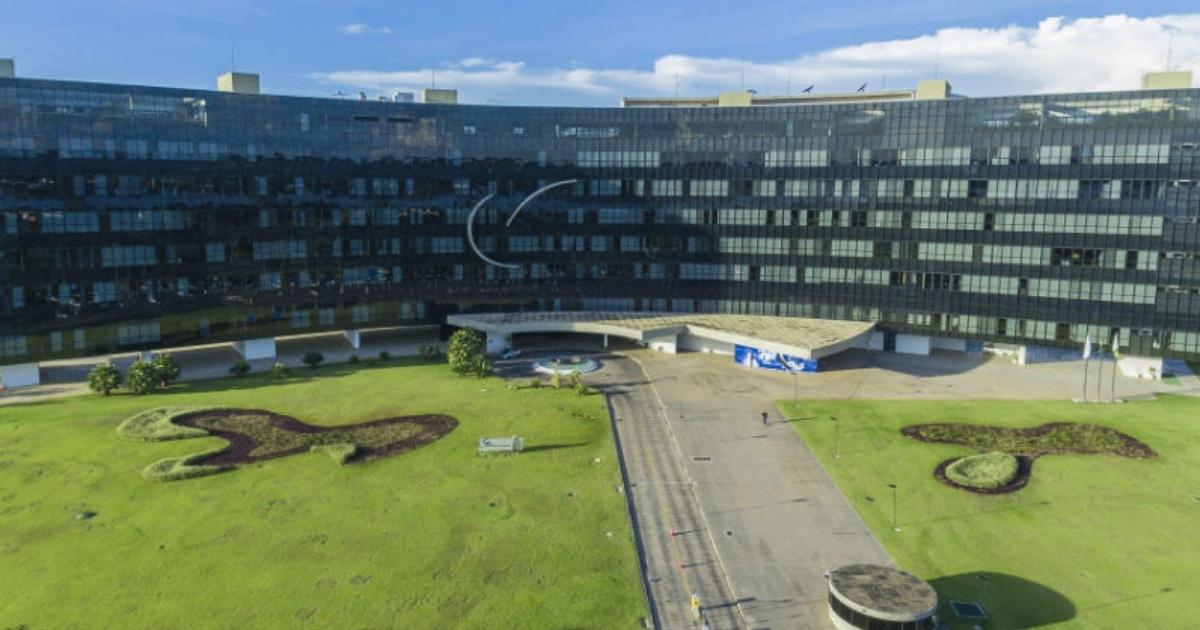 O TST firmou novo entendimento de que o aviso prévio indenizado deve ser incluído no cálculo da Participação nos Lucros e Resultados (PLR).