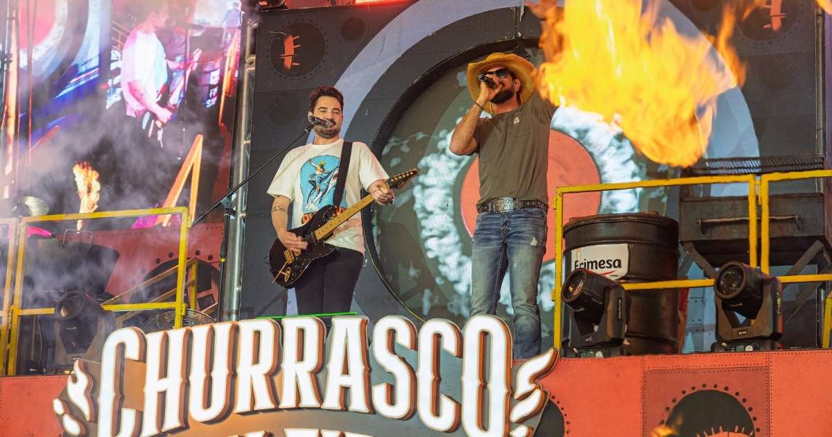 Sócios visitam camarim de Fernando & Sorocaba no Sindpd On Fire