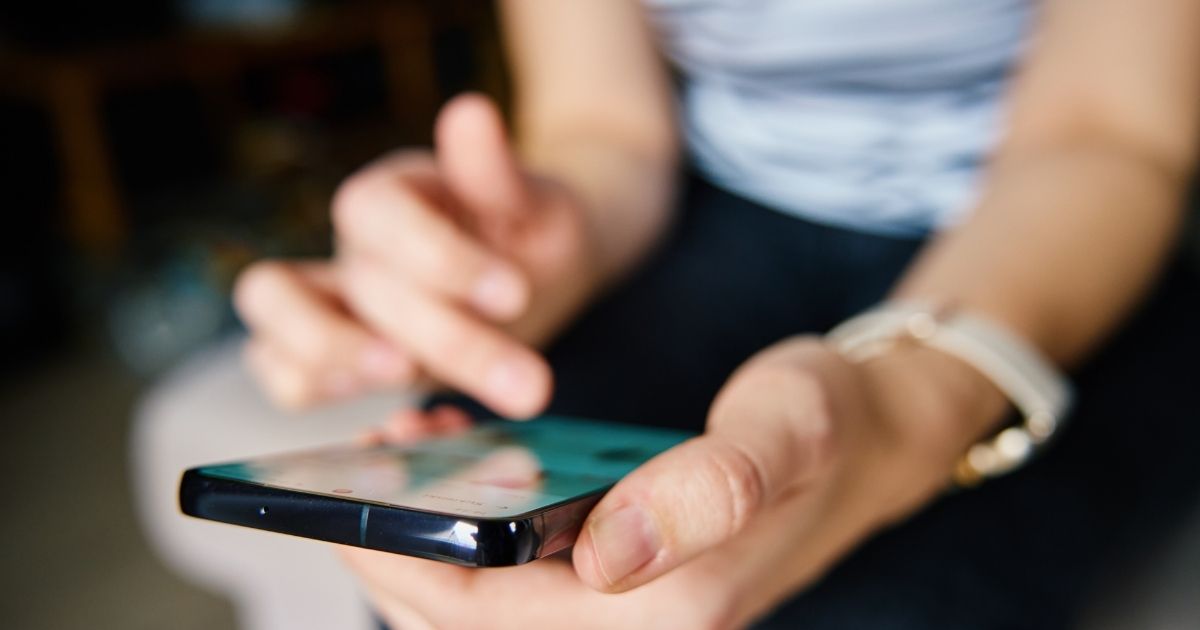 Para especialistas, é urgente estabelecer regras claras para impedir a exploração de crianças e adolescentes online.