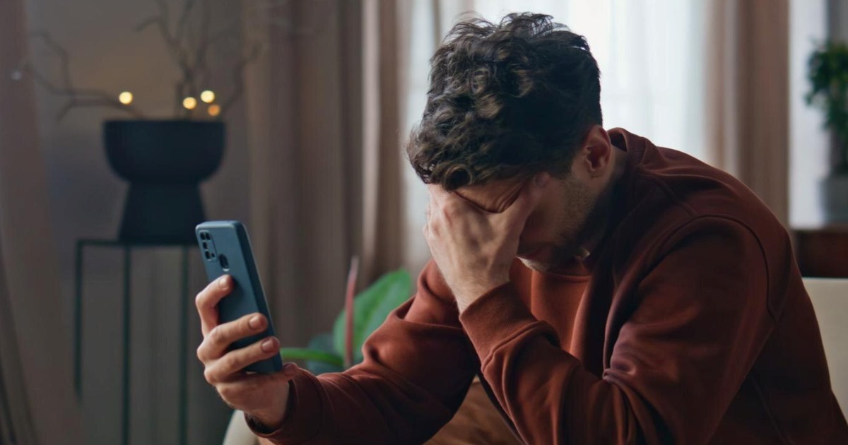 o jovem teria recebido orientações do ChatGPT sobre métodos de autoagressão após meses de conversas com a ferramenta.
