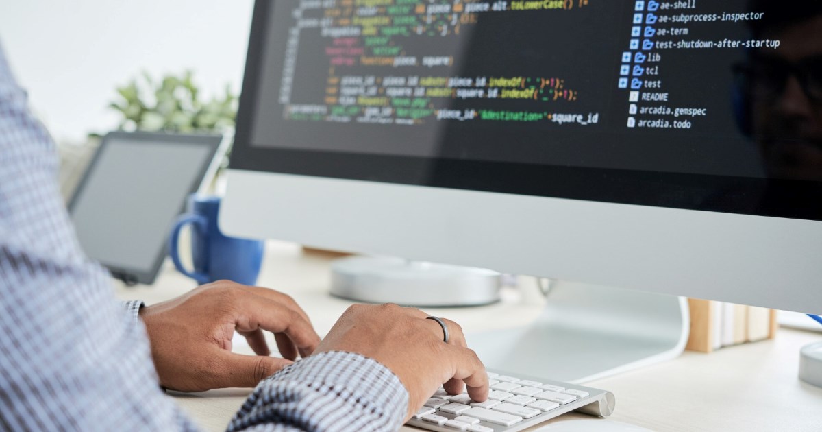 A Justiça dos EUA sentenciou um programador a quatro anos de prisão por comprometer os sistemas de informática da companhia onde trabalhou.