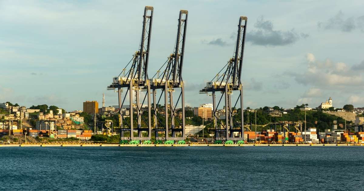 Entraram em vigor nesta quarta-feira (6) as tarifas de 50% impostas pelos Estados Unidos sobre parte das exportações brasileiras.