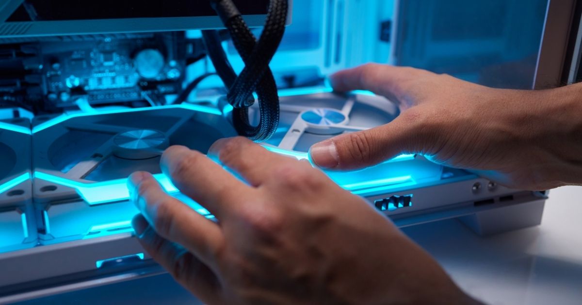 O setor de Tecnologia da Informação e Comunicação (TIC) deve gerar entre 30 mil e 147 mil novas vagas formais no Brasil até o final deste ano.