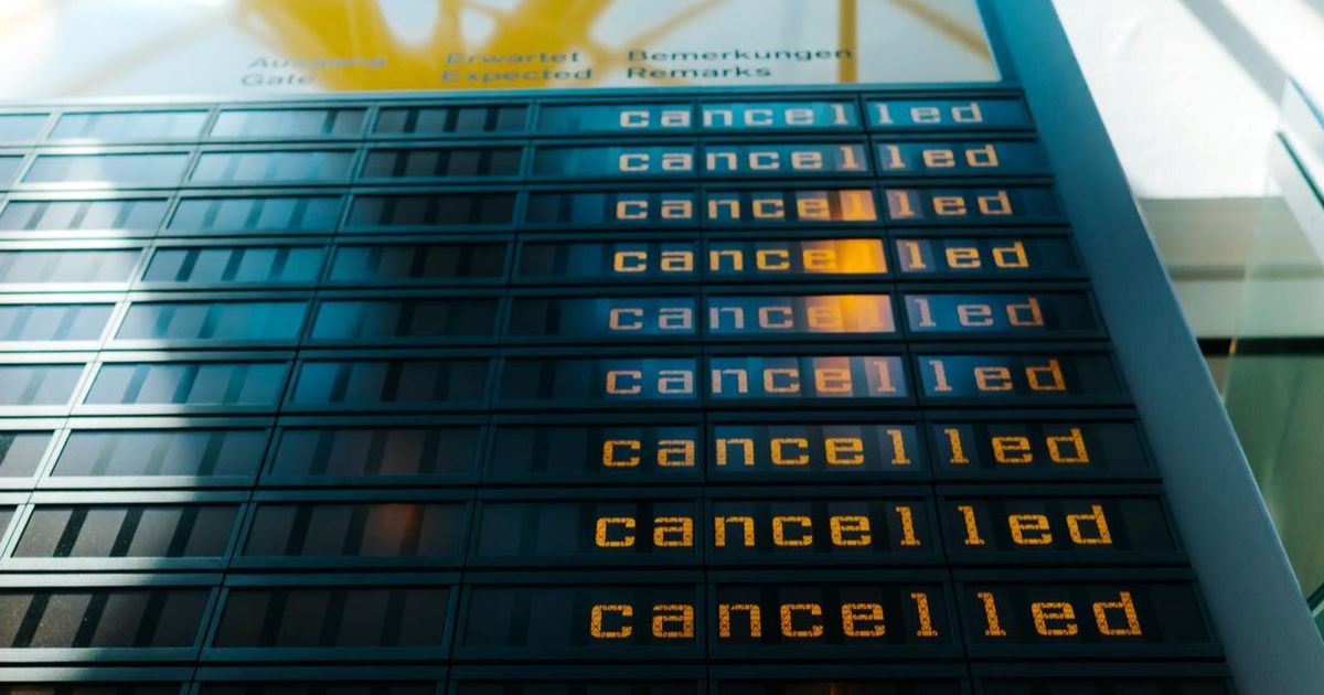 Companhias aéreas que atuam na Europa enfrentam o cancelamento de dezenas de voos após ataque hacker comprometer os sistemas de check-in.