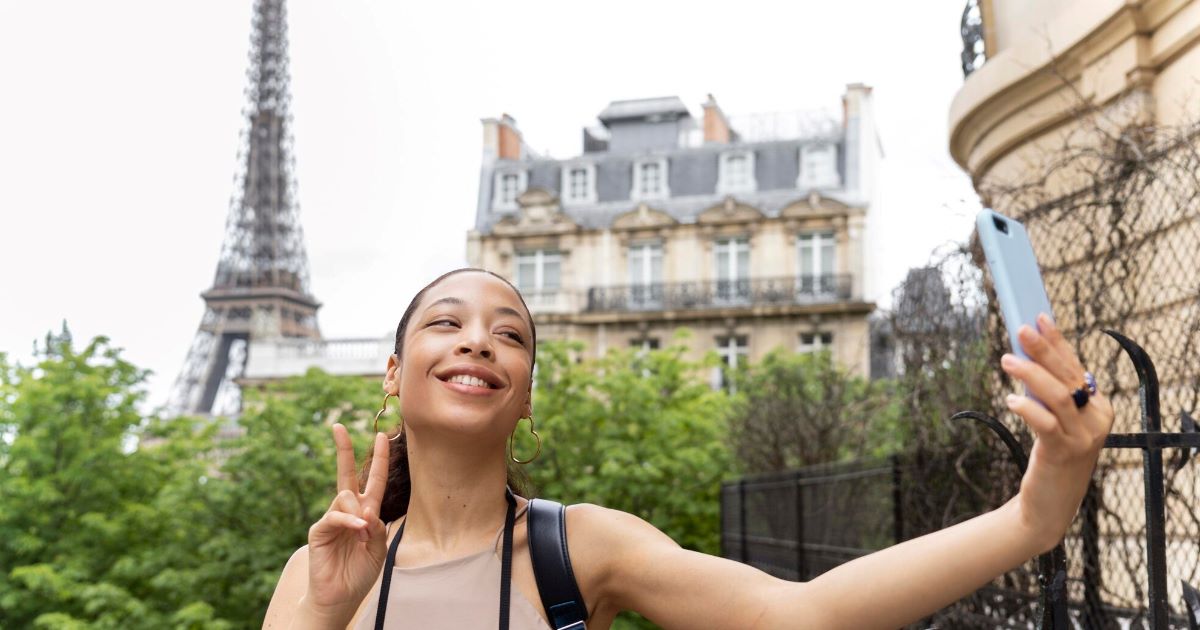Menores de 15 anos na França podem ser proibidos de acessar redes sociais, enquanto adolescentes de 15 a 18 anos ficariam sujeitos a um “toque de recolher digital”.
