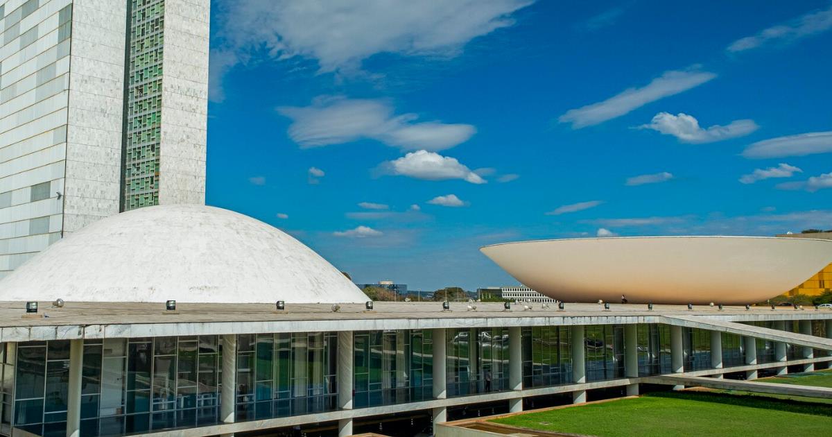 O ministro do Trabalho, Luiz Marinho, declarou que o fim da escala 6x1 só será viável se houver “muita pressão” sobre o Congresso Nacional.