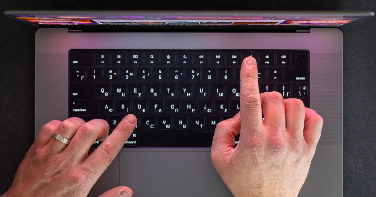 Uma nova modalidade de golpe digital vem chamando a atenção de especialistas em segurança: o sequestro de área de transferência (clipboard hijacking).