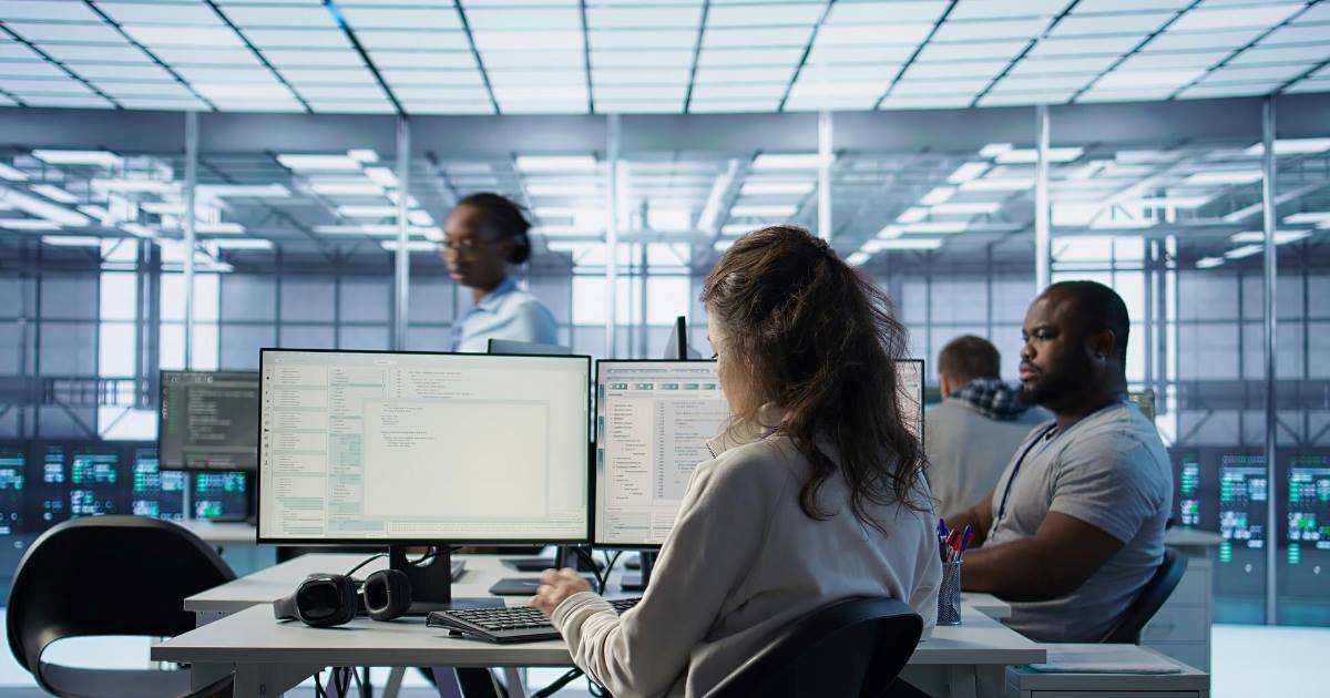 Levantamento global revela que 53% dos profissionais de tecnologia se declaram insatisfeitos com seus salários.