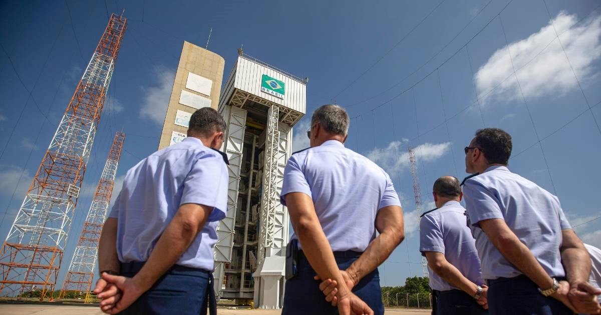 Um projeto de lei propõe a criação de um novo tributo sobre grandes empresas de tecnologia para custear uma rede de satélites de baixa órbita