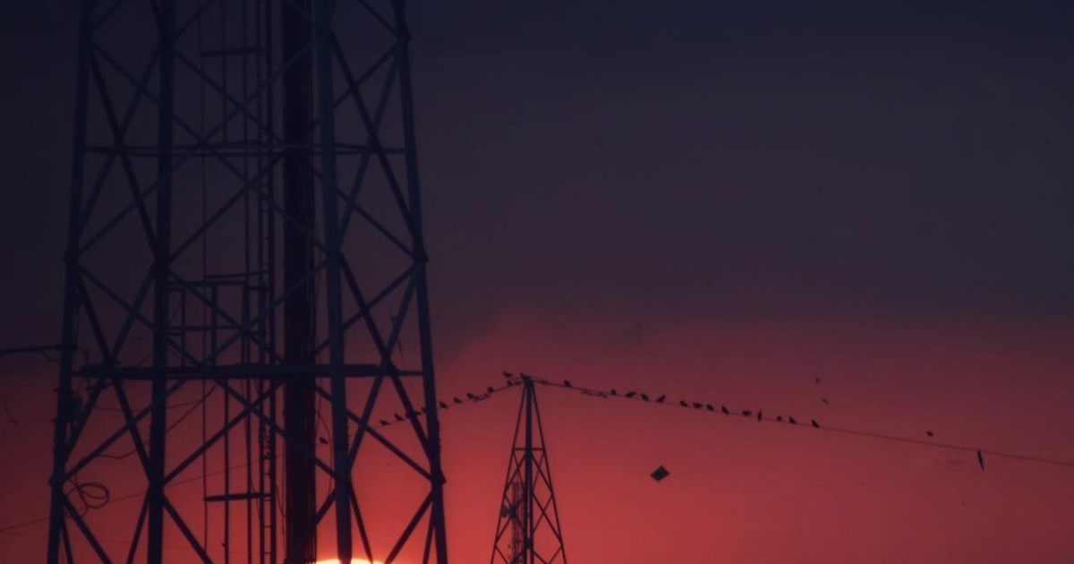 Um apagão registrado na madrugada desta terça-feira (14) deixou o Distrito Federal e ao menos 23 estados sem energia elétrica.