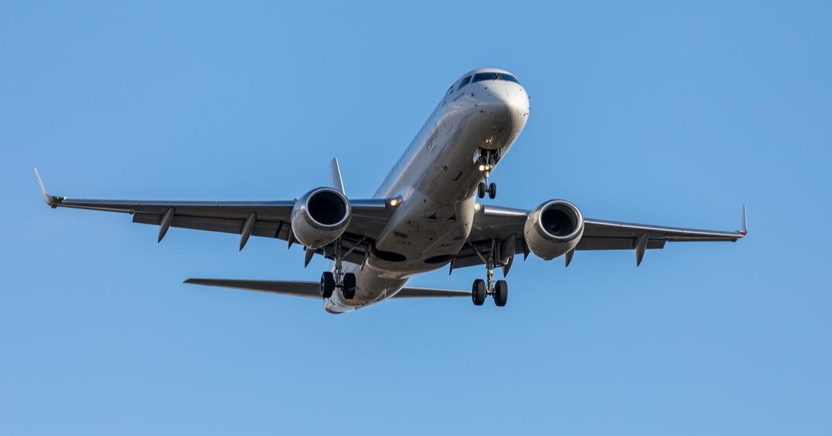 O avião passou a ser o segundo meio de transporte mais utilizado pelos brasileiros em viagens, superando o ônibus.