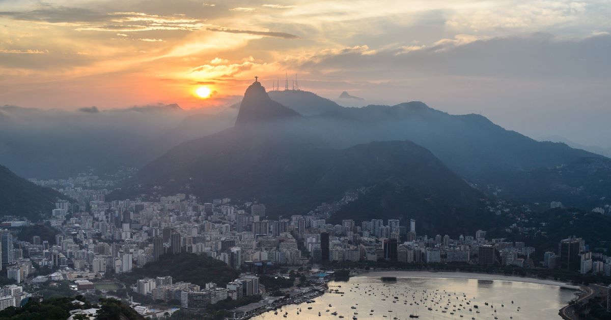A BYD, uma das maiores fabricantes de veículos elétricos do mundo, vai instalar um centro de pesquisa e desenvolvimento no Rio de Janeiro.