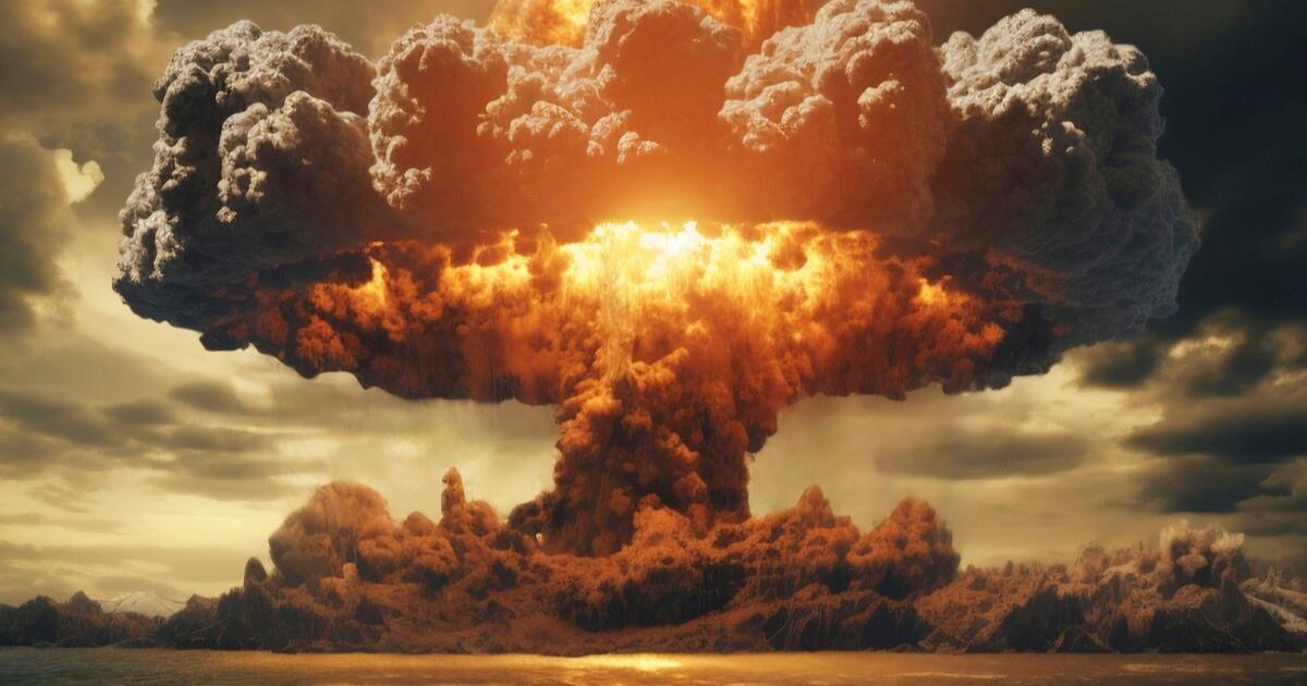 Um novo estudo sugere que as primeiras explosões nucleares da história podem ter deixado marcas luminosas no céu, visíveis até mesmo em registros astronômicos.