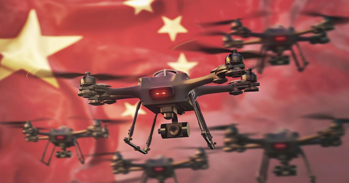 A China tem investido fortemente em cães-robôs armados e enxames de drones equipados com (IA para modernizar suas forças armadas.