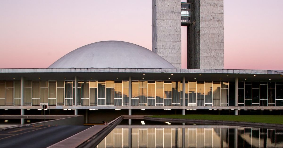 O Senado Federal aprovou nesta terça-feira (7) um projeto de lei que promete simplificar a portabilidade de salários, aposentadorias e empréstimos.