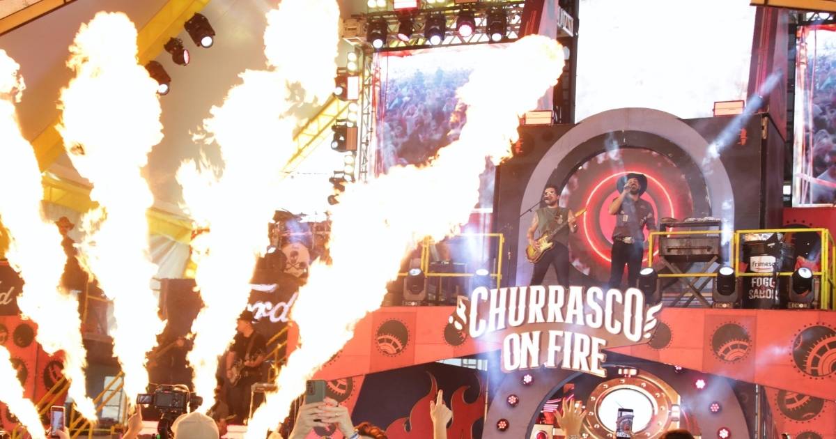 Vencedores de promoção conhecem Fernando & Sorocaba no Sindpd On Fire Ribeirão