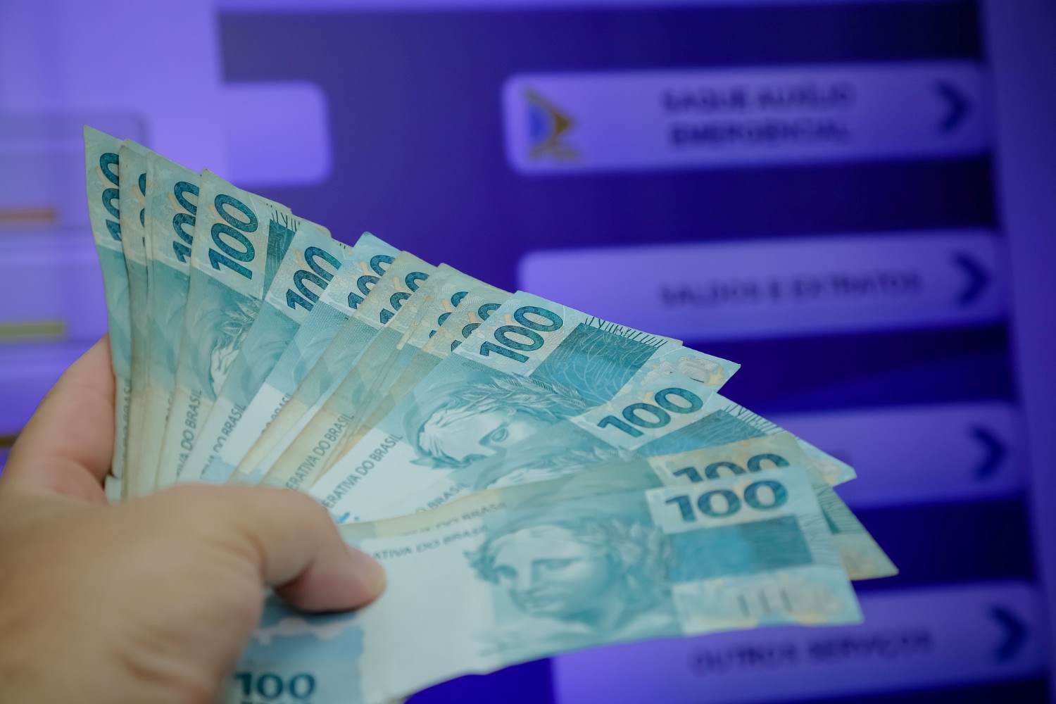 O abono salarial do PIS/Pasep, pago anualmente a trabalhadores com vínculo formal, terá mudanças importantes a partir de 2026.