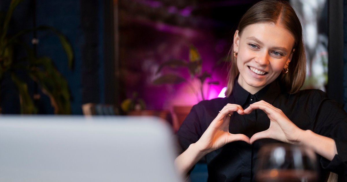 Suellen Carey ganhou destaque nas redes sociais ao revelar que manteve durante três meses um relacionamento afetivo com o ChatGPT.