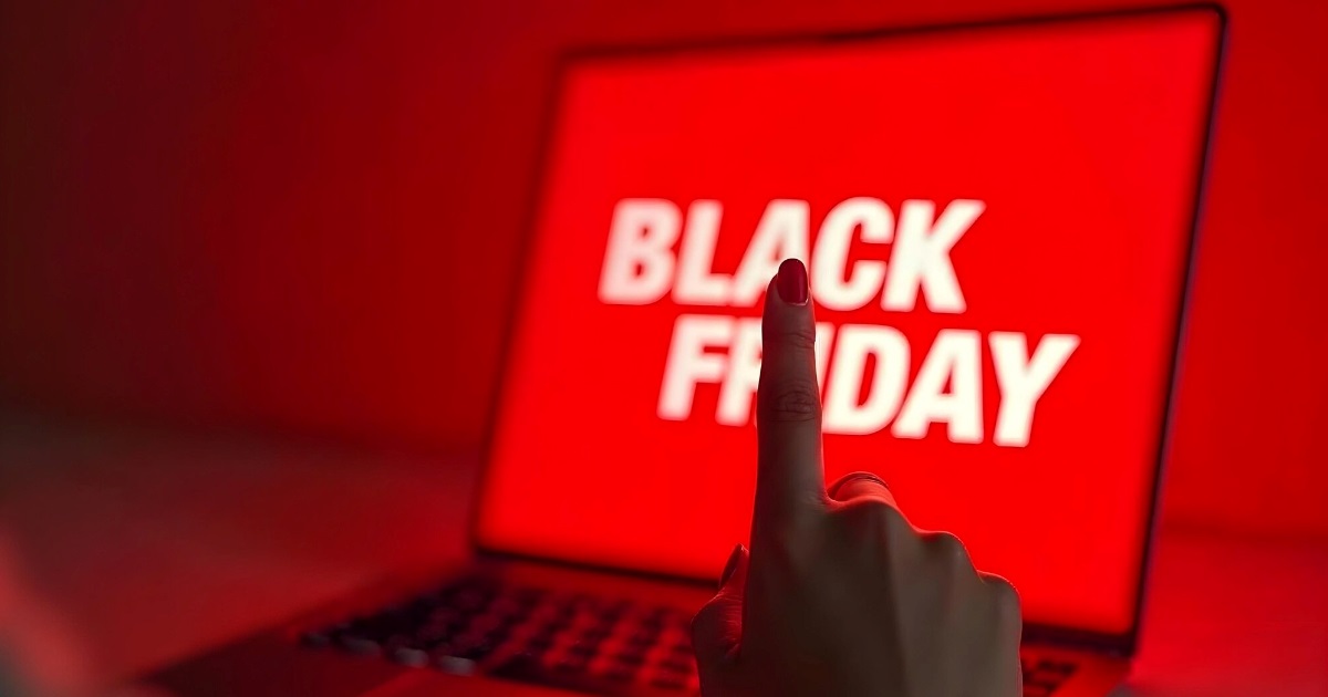 A Black Friday deste ano acontece nesta sexta-feira (28), coincidindo com o pagamento da primeira parcela do 13º salário dos trabalhadores.