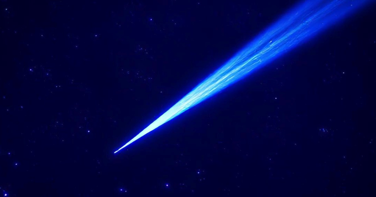 Dados coletados pelos observatórios STEREO, SOHO e pelo satélite GOES-19 revelam que o 3I/ATLAS ficou mais azulado.