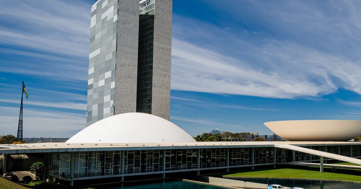 O Senado aprovou a ampliação da faixa de isenção do Imposto de Renda para trabalhadores com salários de até R$ 5 mil mensais.