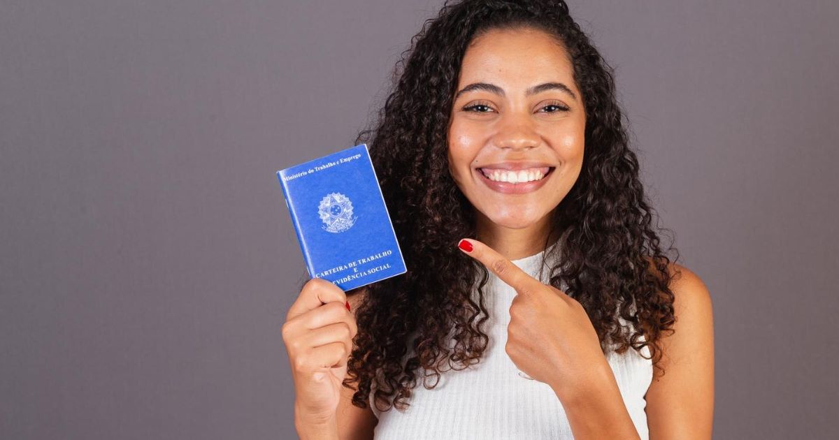 Taxa de desemprego em nível mínimo pressiona varejo e serviços, que apostam em criatividade para preencher vagas.