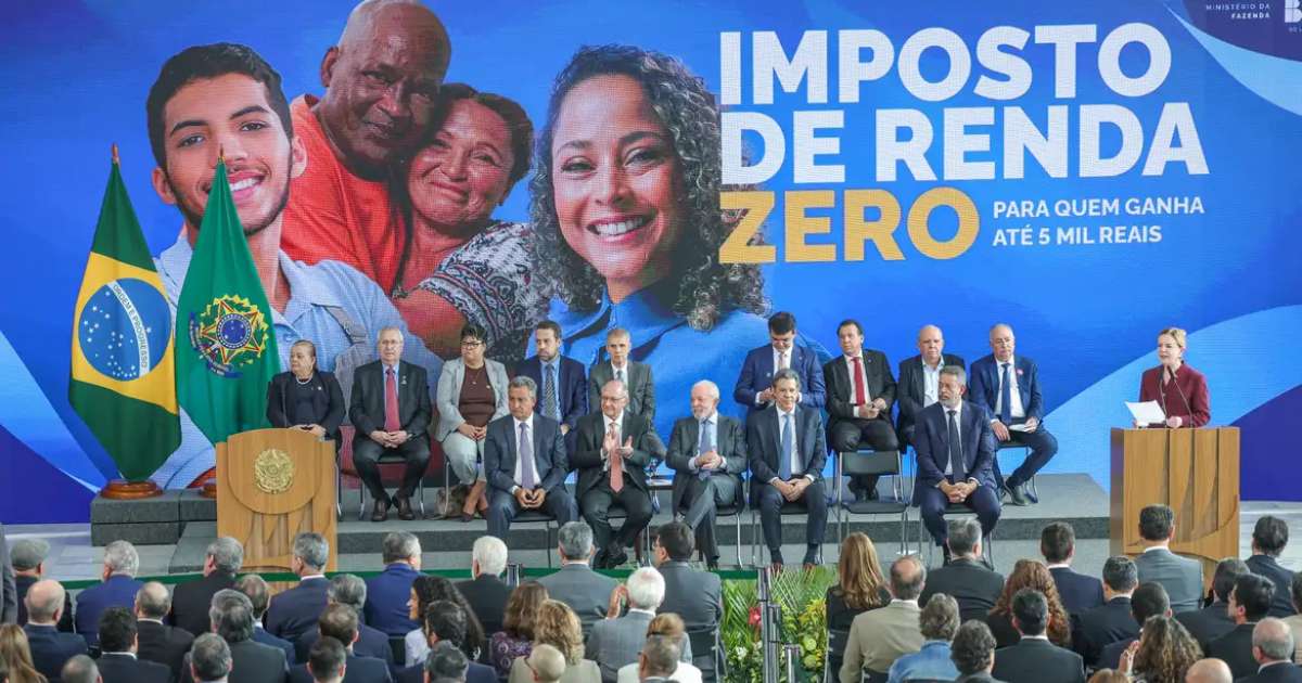 O presidente Lula assinou a lei que estende a faixa de isenção do IR para trabalhadores com rendimentos de até R$ 5 mil mensais.