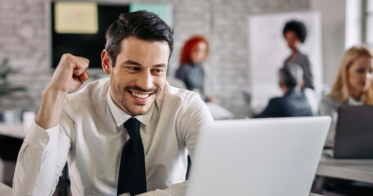 A CCJ do Senado Federal aprovou a PEC 148/2015, que extingue a escala de trabalho 6x1 e reduz a jornada semanal.